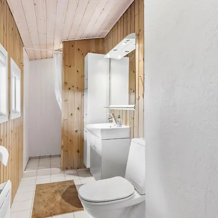 Pet Friendly In Bjert With House Sea View Binderup Strand